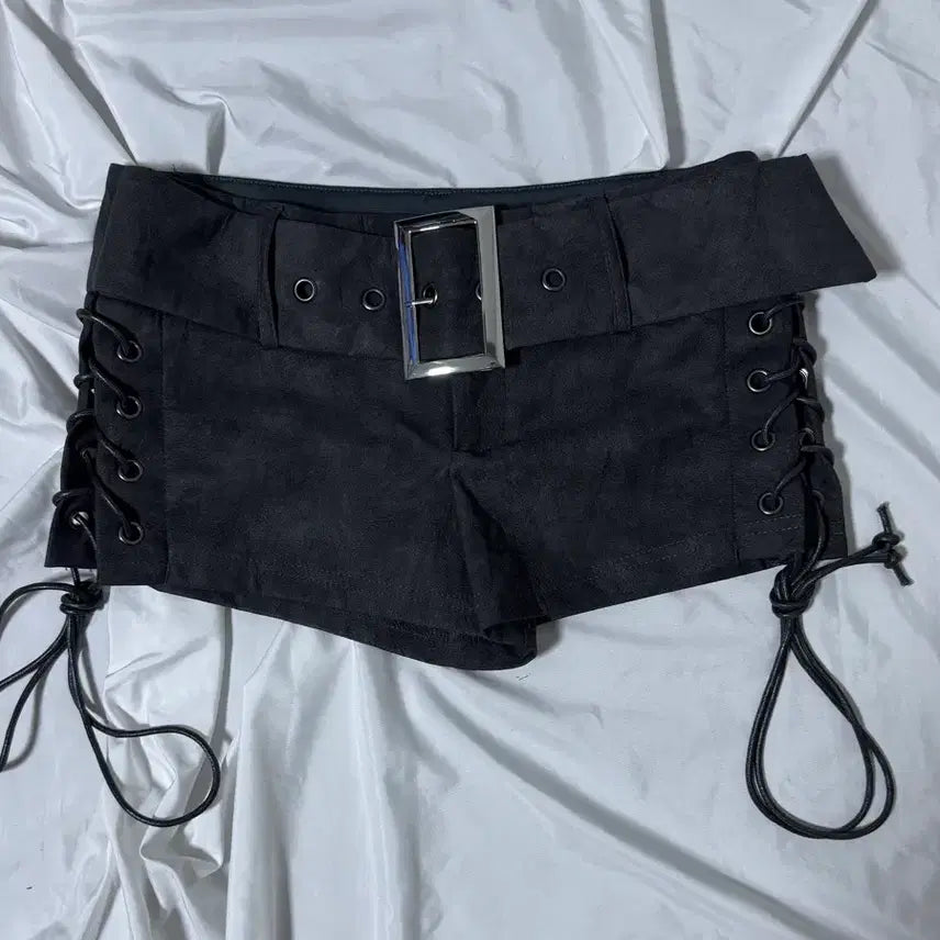 [BUNJANG] Shein Lace-Up Belted Faux Leather Shorts / Shein 레이스업 벨티드 레더 쇼츠