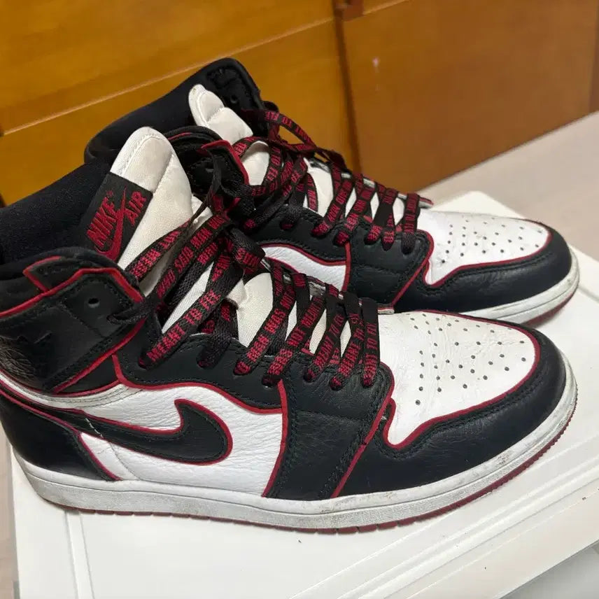 [BUNJANG] Nike Air Jordan 1 Retro High OG Bloodline / 조던1 og 블러드라인 270