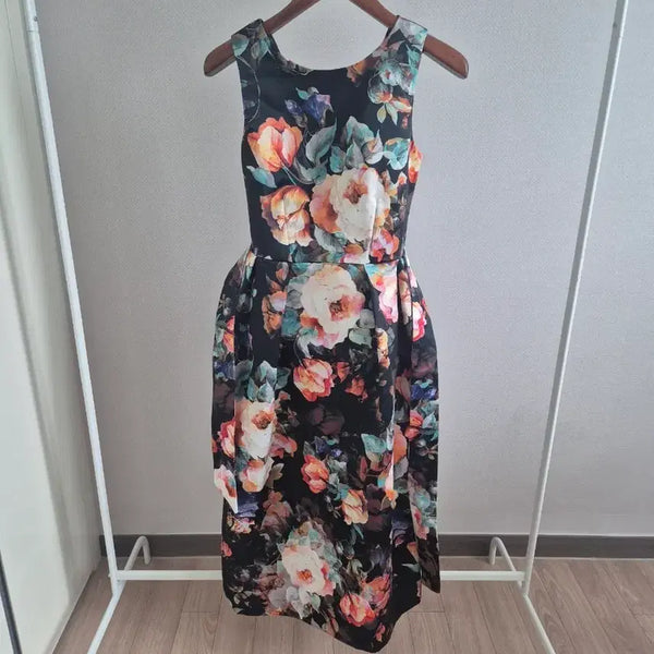 [BUNJANG] Closer London Flower Pattern Black Dress / (택달린새상품)closer london 플라워 패턴 블랙 원피스