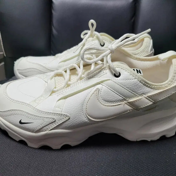 [BUNJANG] Nike TC 7900 Summit White DD9682-100 (275mm) Sneakers / 나이키 TC 7900 서밋화이트 DD9682-100 (275mm) 정리맨