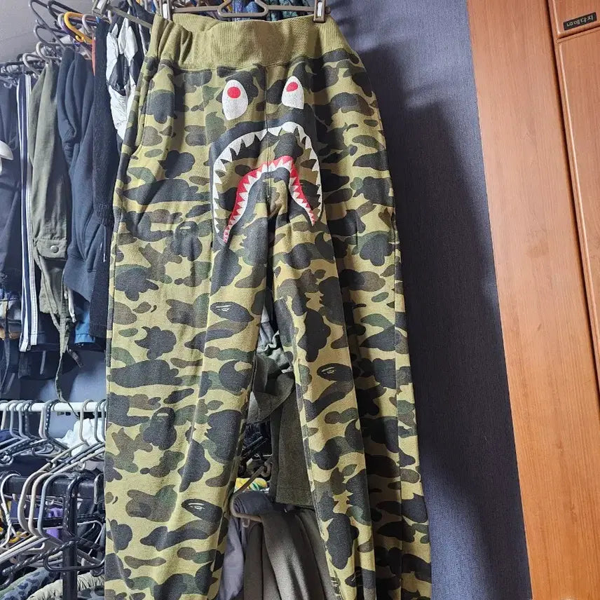 [BUNJANG] BAPE Shark Camo Jogger Pants XL / [XL] 베이프 샤크 녹계 조거팬츠