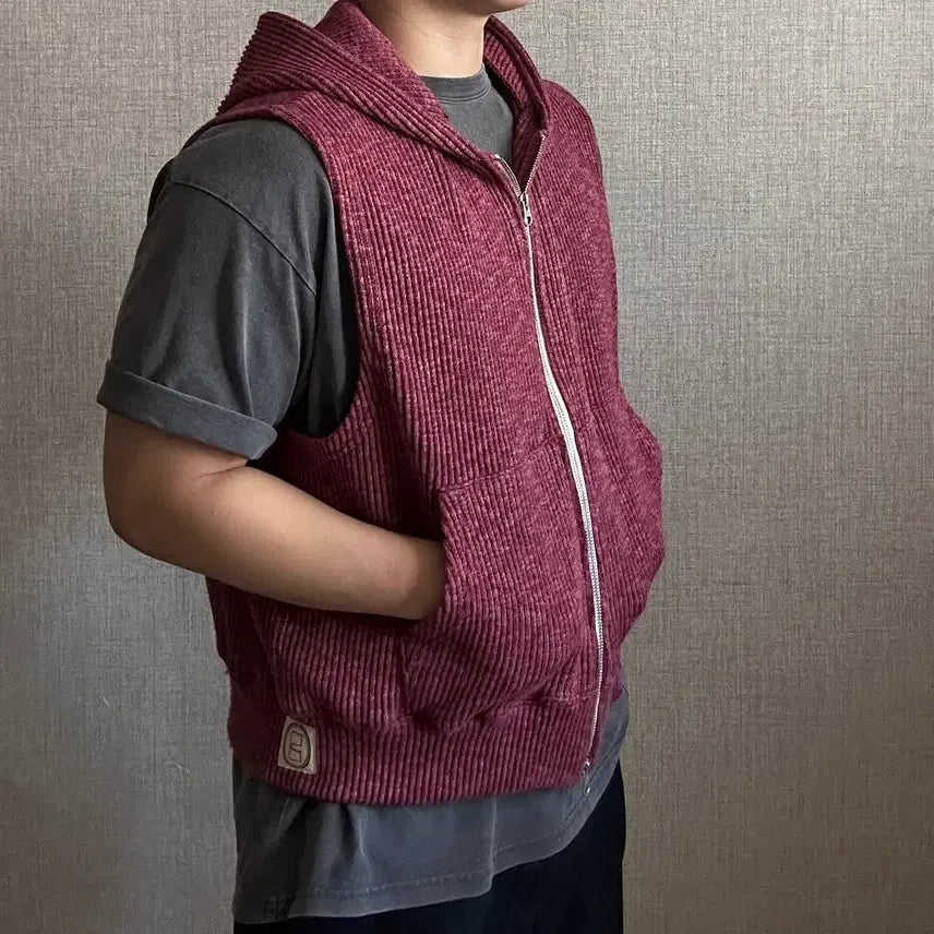 [BUNJANG] Karactor Knit Hood Vest / Karactor 카락터 니트 후드 베스트 01
