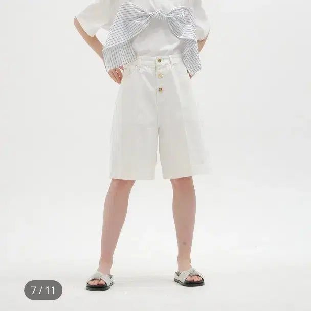 [BUNJANG] EENK White Bermuda Pants with Gold Button Detail / 잉크(EENK) SICO 금장3단추 화이트 버뮤다 팬츠
