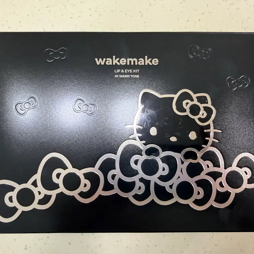 [BUNJANG] WAKEMAKE Hello Kitty Lip & Eye Kit 01 Warm Tone / 웨이크메이크 헬로키티 립앤아이 키트 01웜톤