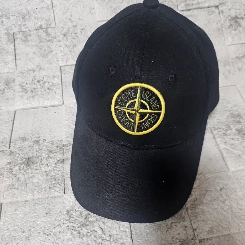 [BUNJANG] Black Ball Cap with Logo Accent / 새상품