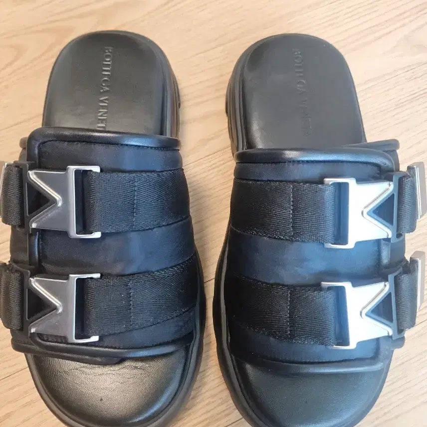 [BUNJANG] Bottega Veneta Leather Slides / 1회착용 정품 보테가베네타 슬리퍼 41