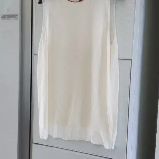 [BUNJANG] Theory White Sleeveless Blouse / Theory 띠어리 화이트 민소매 블라우스