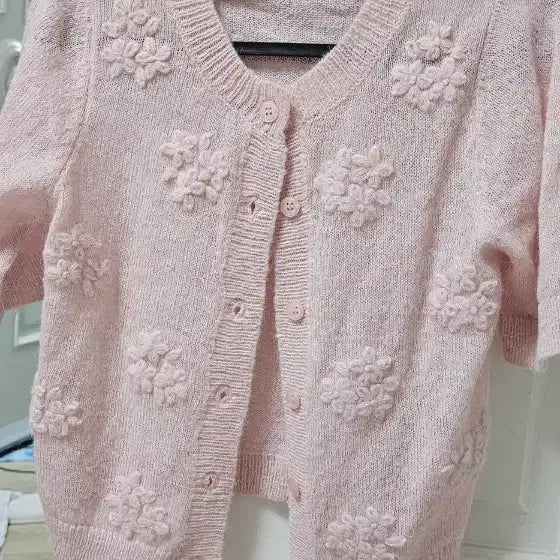 [BUNJANG] Pink Floral Knit Cardigan / 핑크 꽃 장식 니트 가디건