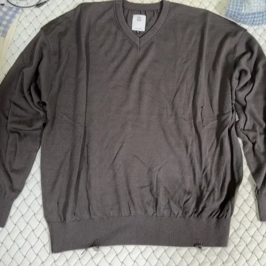 [BUNJANG] Poleruteu V-Neck Damaged Knit Brown Charcoal Size 4 / 폴리테루 브이넥 데미지 니트 브라운차콜 4사이즈