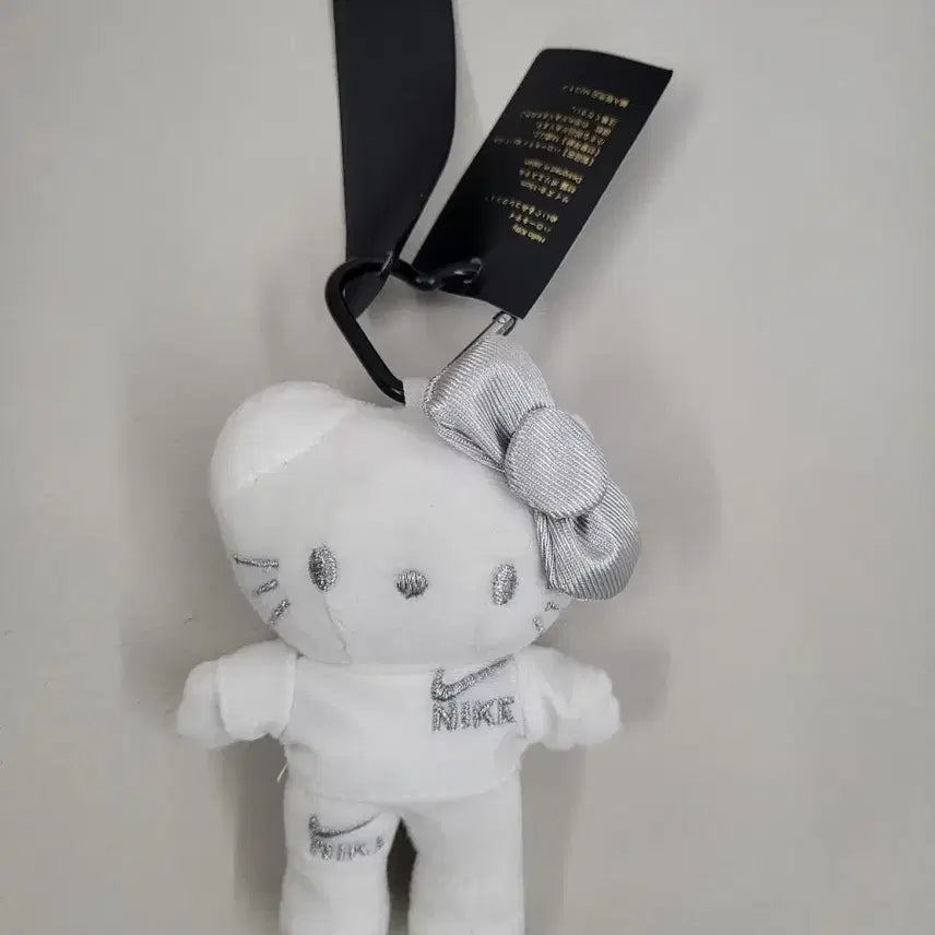 [BUNJANG] Nike x Hello Kitty Collaboration Doll Keychain / 나이키 X 헬로키티 콜라보 인형 키링
