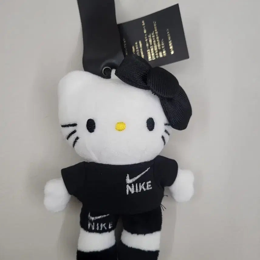 [BUNJANG] Hello Kitty x Nike Collaboration Doll Keyring / 헬로키티 나이키 콜라보 인형 키링