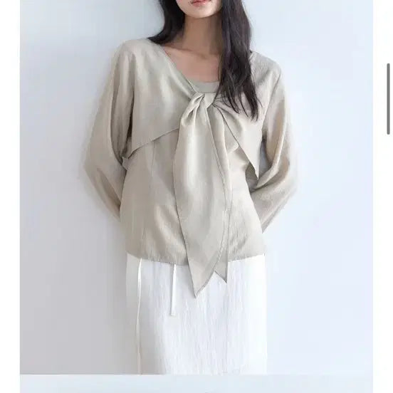 [BUNJANG] Auro Ribbon Blouse New / 아우로) 리본 블라우스 새상품