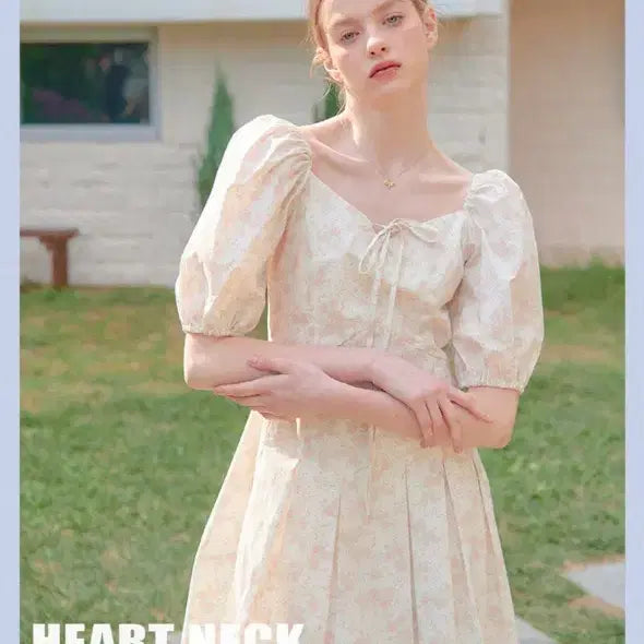 [BUNJANG] VEMVER Heart Neck Floral Mini Dress Size M / 벰버 하트넥 잔꽃무늬 원피스 M사이즈, 새상품