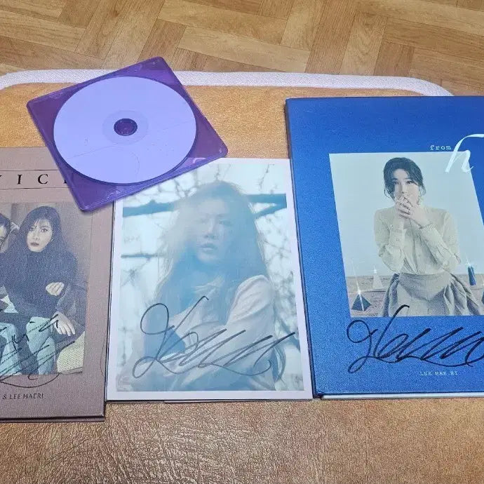 [BUNJANG] Davichi 810 Album & Lee Hae Ri Solo Album Signed CD Bundle / 다비치 810 앨범 & 이해리 솔로 앨범 친필 사인 cd