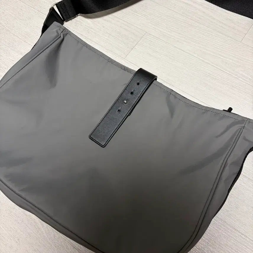 [BUNJANG] Hatching Room Wavy Bag High Density Nylon Grey / Wavy Bag High Density Nylon Grey
