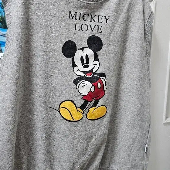 [BUNJANG] Mickey Mouse LOVE Gray Vest / 미키마우스 LOVE 회색 베스트