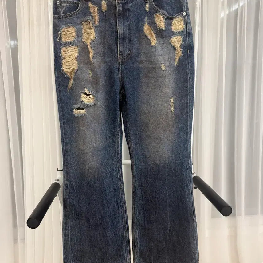 [BUNJANG] Juun.J 24FW Oil Washed Distressed Denim Pants Size 46 / 준지 24fw 오일워싱 디스 데님 팬츠 46사이즈 팝니다