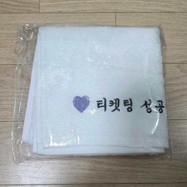 [BUNJANG] BTS Jin Dalsukcon Run Jin Ami Gift Towel (Sealed) / (새상품) BTS 방탄 석진 달석콘 런석진 아미기프트 수건