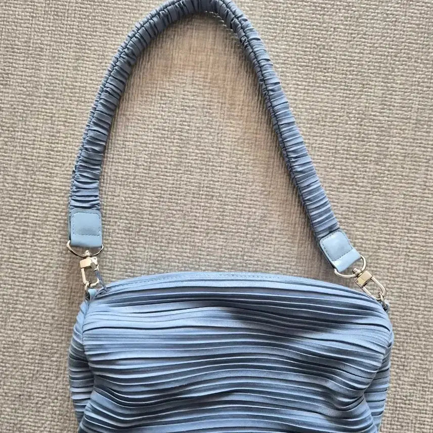 [BUNJANG] Detachable Strap Design Bag / 상태좋아요 끈탈부착가능 디자인입니다