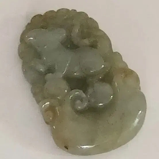 [BUNJANG] Natural Jade Art Object, 4cm Height, 2.4cm Width / 천연옥 높이4cm폭2.4cm천연옥빛깔이 돋보이는 예술작품 중국도자기