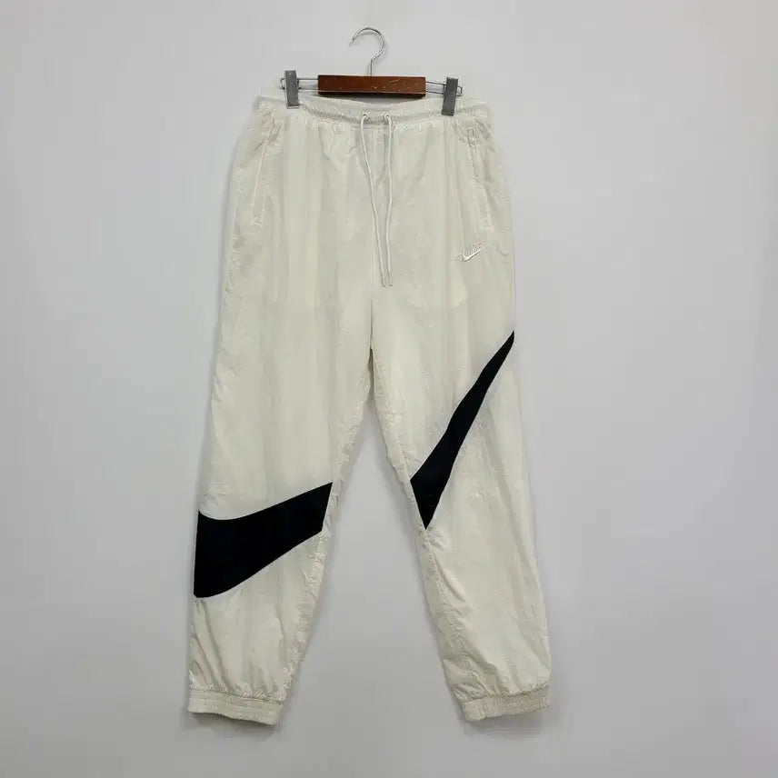 [BUNJANG] Nike Big Swoosh Woven Jogger Pants Ivory / 나이키 빅스우시 우븐 조거팬츠 아이보리/L/앨리스/1308