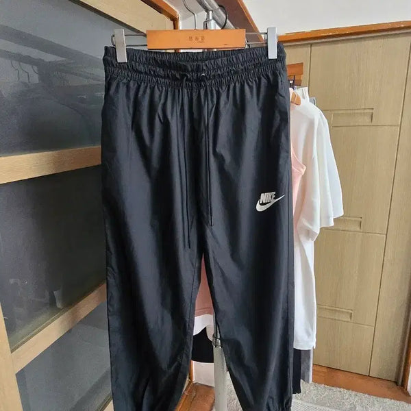 [BUNJANG] Nike Women's Nylon Jogger Pants (Lightweight Summer Material) - Size S / 여성S 65 나이키 여름 우먼스 나이론 조거팬츠(매우 얋은재질)