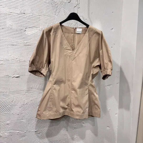 [BUNJANG] eaah V-Neck Puff Sleeve Blouse / eaah 이아 브이넥 퍼프소매 블라우스