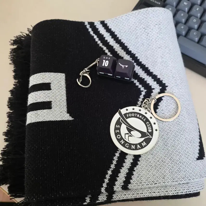[BUNJANG] Seongnam FC Signed Merchandise Bundle - Scarf, Keychains, etc. / 성남fc 싸인 굿즈 일괄판매 - 머플러,키링 등