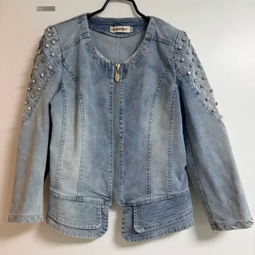 [BUNJANG] Stone Washed Denim Jacket with Cubic Details / 멋스러운 스톤 워싱 데님 자켓