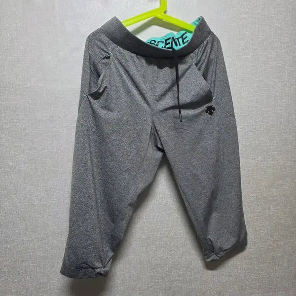 [BUNJANG] Descente Women's 7-Minute Training Pants Grey / 데상트 여성 7부 트레이닝 바지 그레이