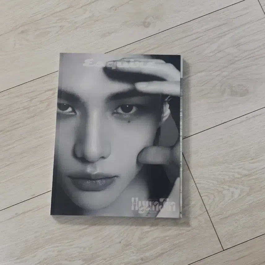 [BUNJANG] Stray Kids Hyunjin Esquire Magazine June 2023 (Type B) / 에스콰이어 2023 6월호 B형 스트레이키즈 스키즈 현진 황현진 잡지