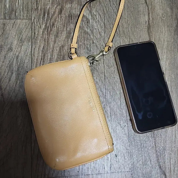 [BUNJANG] Coach Leather Wristlet Pouch Mini / 코치 가죽 손목 스트랩 파우치 미니