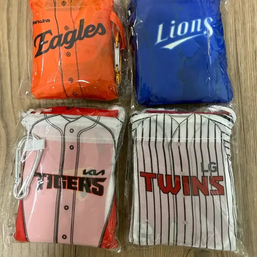 [BUNJANG] Lotte Wellfood KBO Character Goods / 롯데 웰푸드 KBO 띠부씰 키링 뱃지 짐색 판매합니다