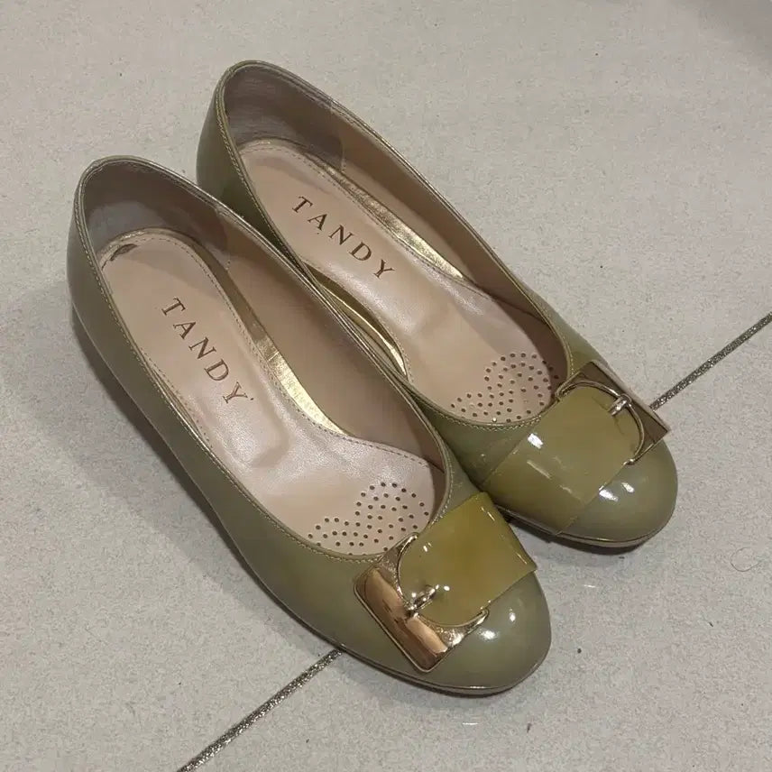 [BUNJANG] TANDY Patent Leather Buckle Pumps - Size 235 / TANDY 탠디 펌프스 구두 235