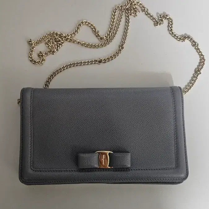 [BUNJANG] Salvatore Ferragamo Chain Wallet Grey / 페라가모 체인 반지갑 그레이