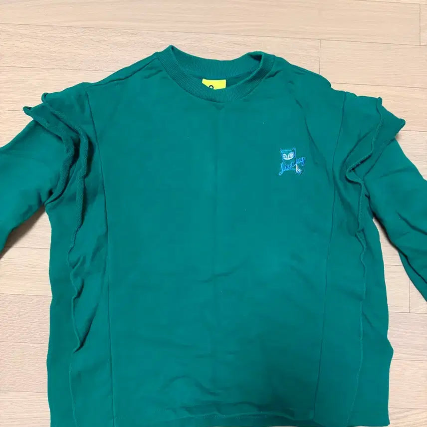 [BUNJANG] Lucky Chouette Green Ruffle Sweatshirt / 럭키슈에뜨 초록 러플 맨투맨