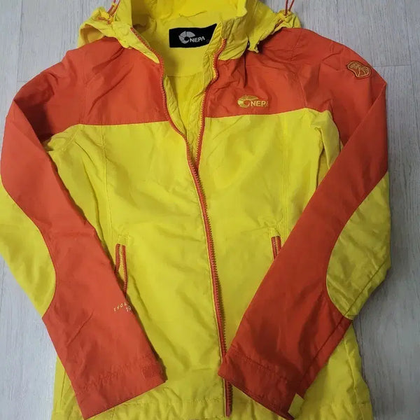 [BUNJANG] Nepa Women's Windbreaker Jacket Size 85 / 네파 여성바람막이 자켓 85
