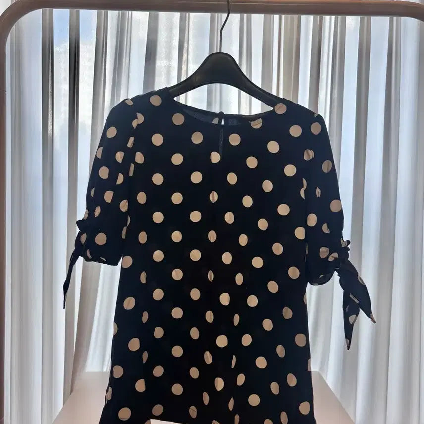 [BUNJANG] Satin Polka Dot Blouse / 백화점 샤틴 땡땡이 블라우스