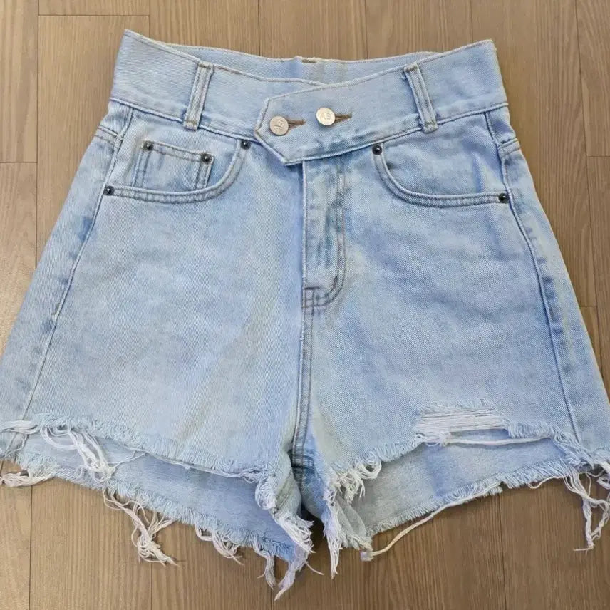 [BUNJANG] Distressed High-Waisted Denim Jeans / <거의새옷> 디스트로이드  하이웨이스트 데님