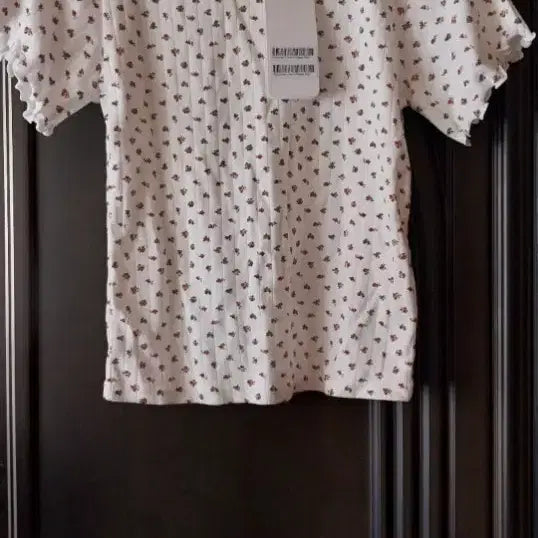 [BUNJANG] Plastic Island Floral Print Frill Detail T-Shirt / 플라스틱아일랜드 티셔츠 새상품