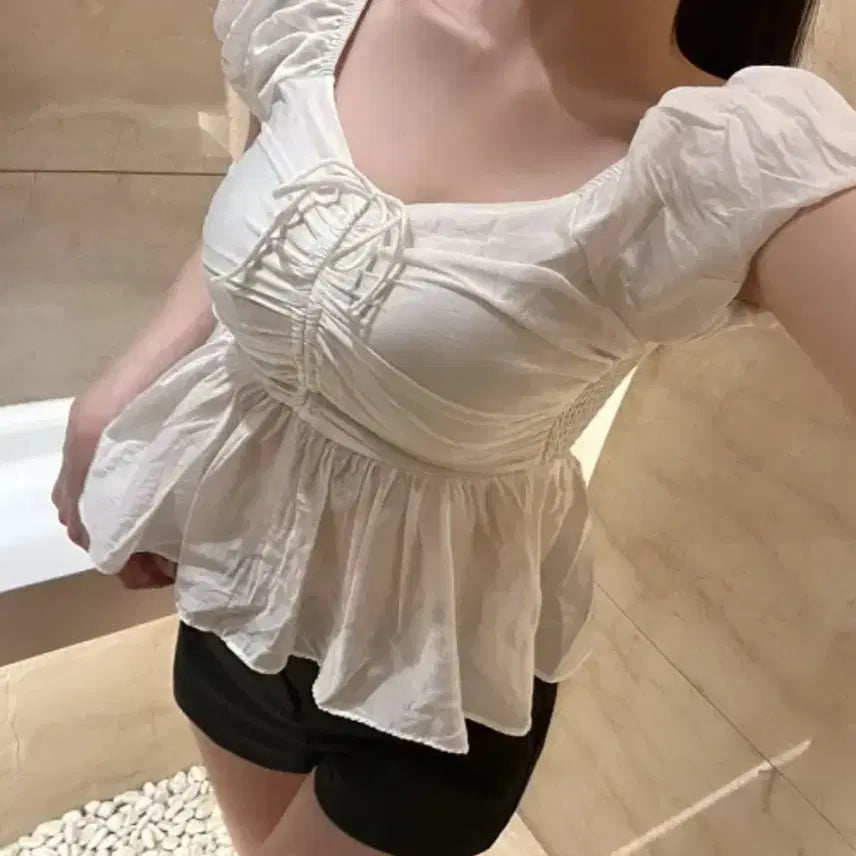 [BUNJANG] Women's Puff Sleeve Blouse with Frills / 반팔 퍼프블라우스 여자 프릴블라우스