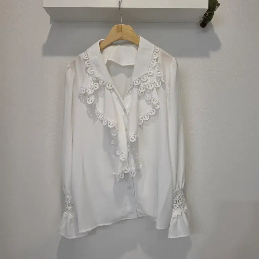 [BUNJANG] White Lace Blouse / (1회 착용) 화이트 레이스 블라우스