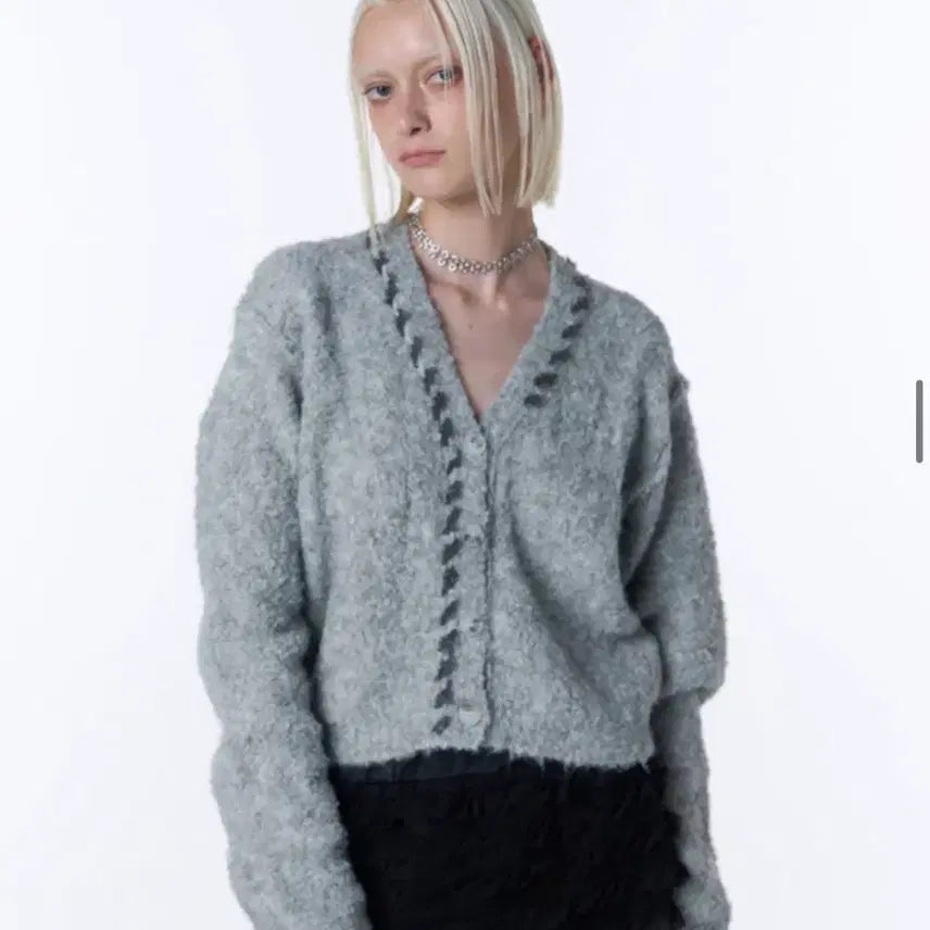[BUNJANG] Ordinary Holiday Boucle V-Neck Cardigan / 오디너리 홀리데이 부클 브이넥 가디건