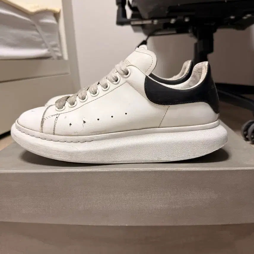 [BUNJANG] Alexander McQueen Oversized Sole Sneakers / 정품 알렉산더 맥퀸 오버솔 스니커즈 40 (260)