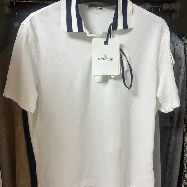 [BUNJANG] Moncler Women's White Logo Pique Cotton Short-Sleeve Polo Shirt / 새상품 몽클레어 정품 여성용 와펜 로고 피케 코튼 반팔 카라넥티
