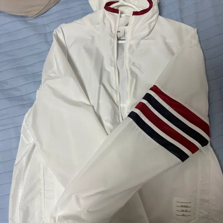 [BUNJANG] Thom Browne Diagonal Stripe Armband Hooded Windbreaker Jacket White Size 2 / 톰브라운 사선완장 립스탑 후드 바람막이