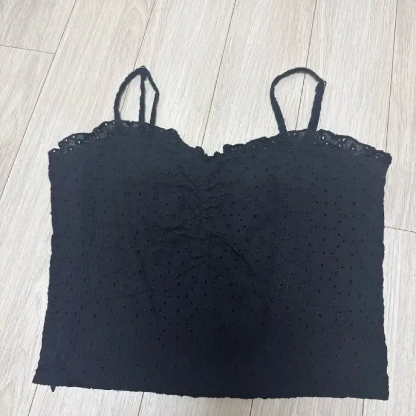 [BUNJANG] FABBRI Black Embroidery Crop Top / 페일제이드 블랙자수 크롭탑