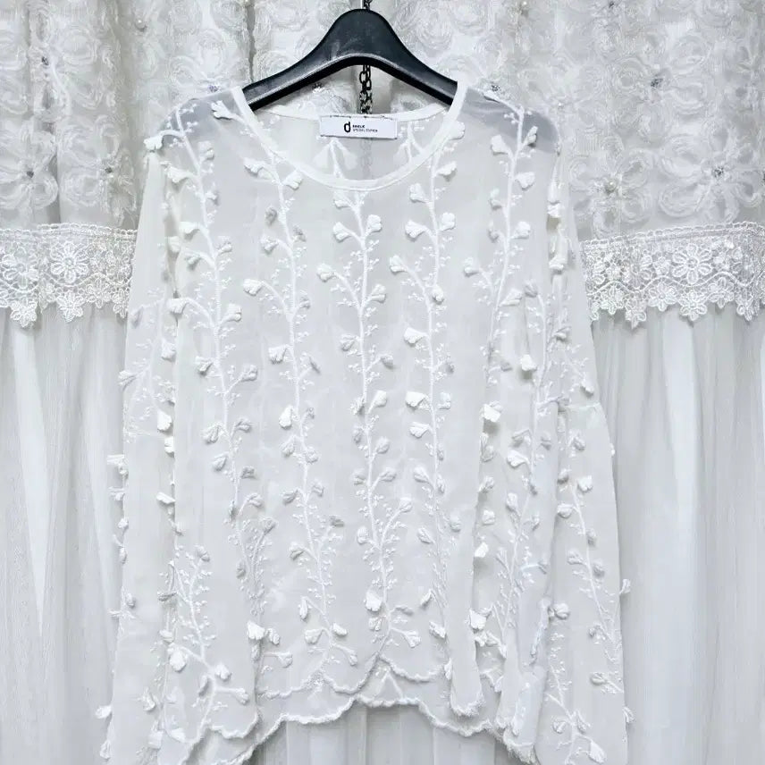 [BUNJANG] Sheer Embroidered Blouse / 시스루)  자수 블라우스