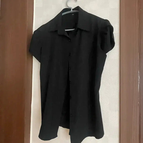 [BUNJANG] Black Short-Sleeve Blouse / 검정색 반팔 블라우스