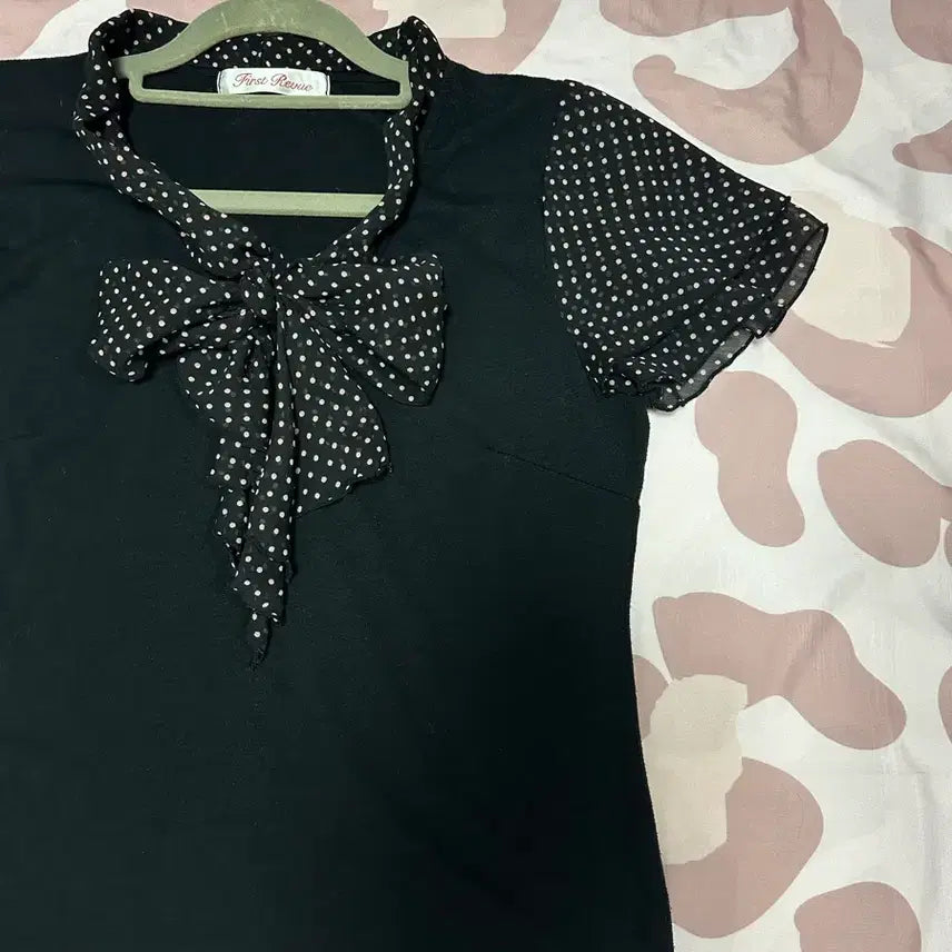 [BUNJANG] Black Polka Dot Ribbon Short-Sleeve T-shirt / 블랙 러블리 리본 땡땡이 반팔 티셔츠 슬리브리스